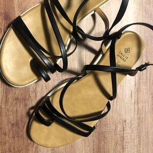 Sandals, comfy vegan leather, size 8.5 black EUC